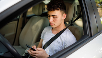 teen driving and texting